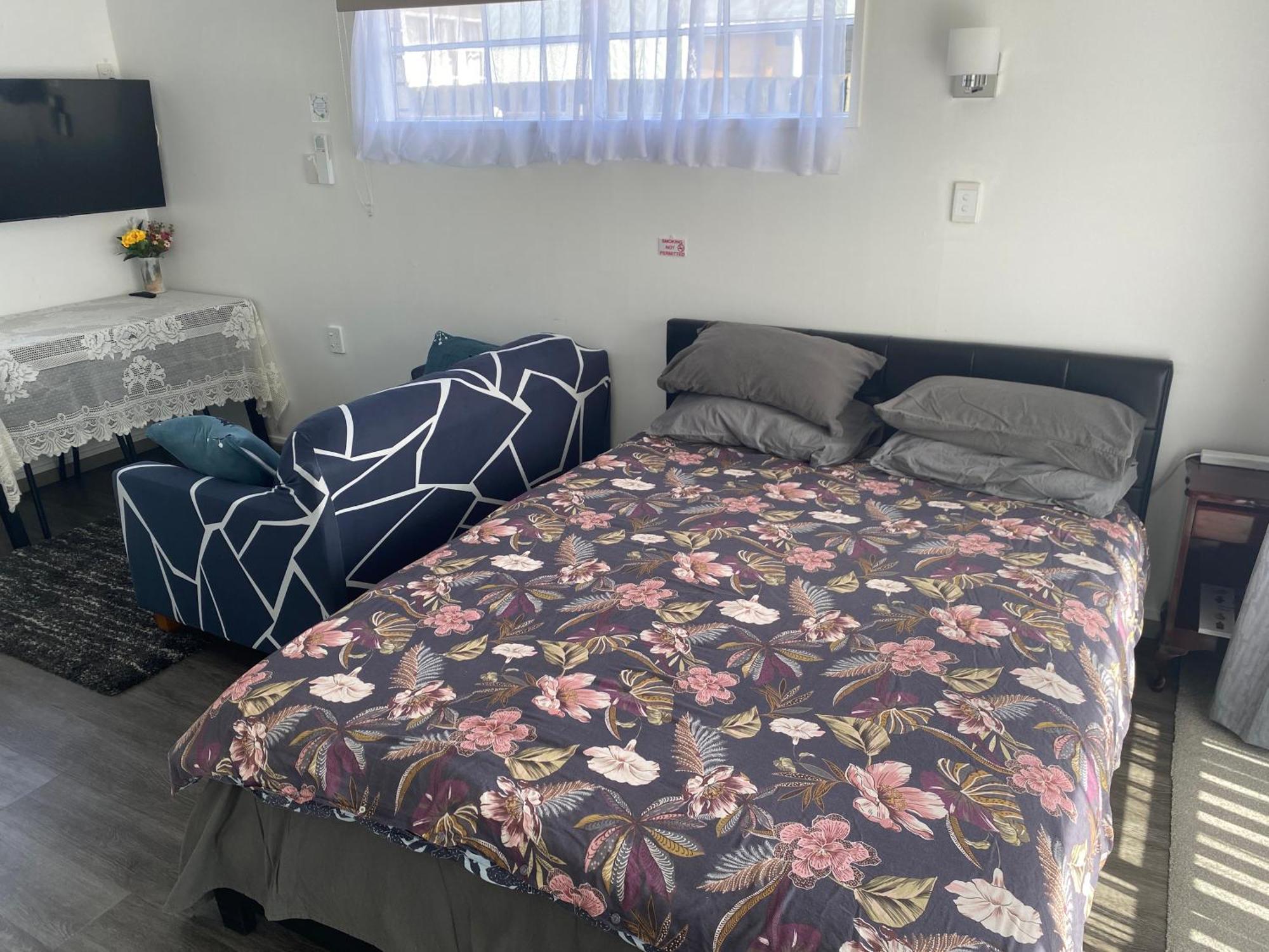 Self Contained En-Suite Private Bathroom, Private Entrance, Close To Shops & Hospital Homestay Hamilton Exterior photo