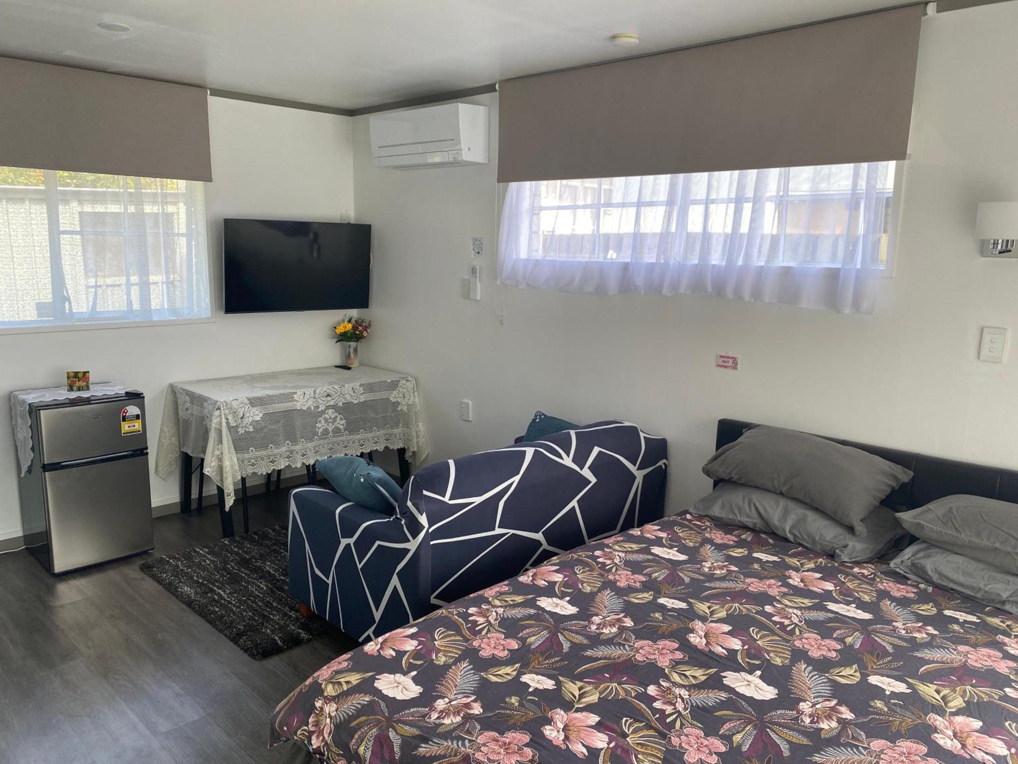 Self Contained En-Suite Private Bathroom, Private Entrance, Close To Shops & Hospital Homestay Hamilton Exterior photo